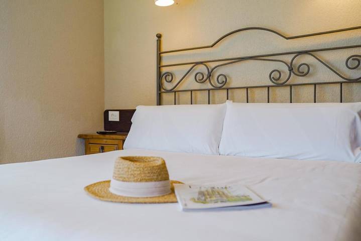 Hotel para 2 personas, con Terraza y Jardín en Castrillón - 2