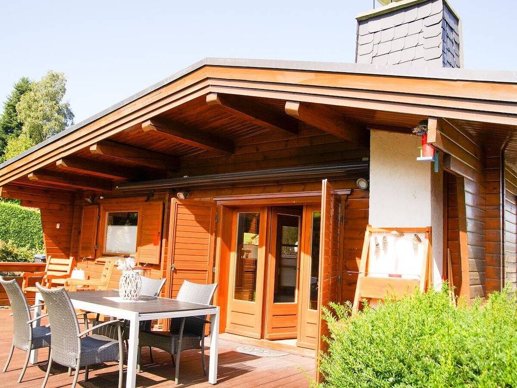 Holzhaus Hubertus am Hennesee in Meschede, Hochsauerlandkreis