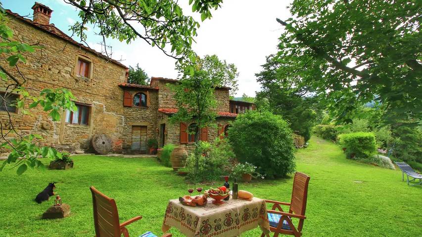 Agriturismo per 5 persone, con Giardino e Piscina a Cortona