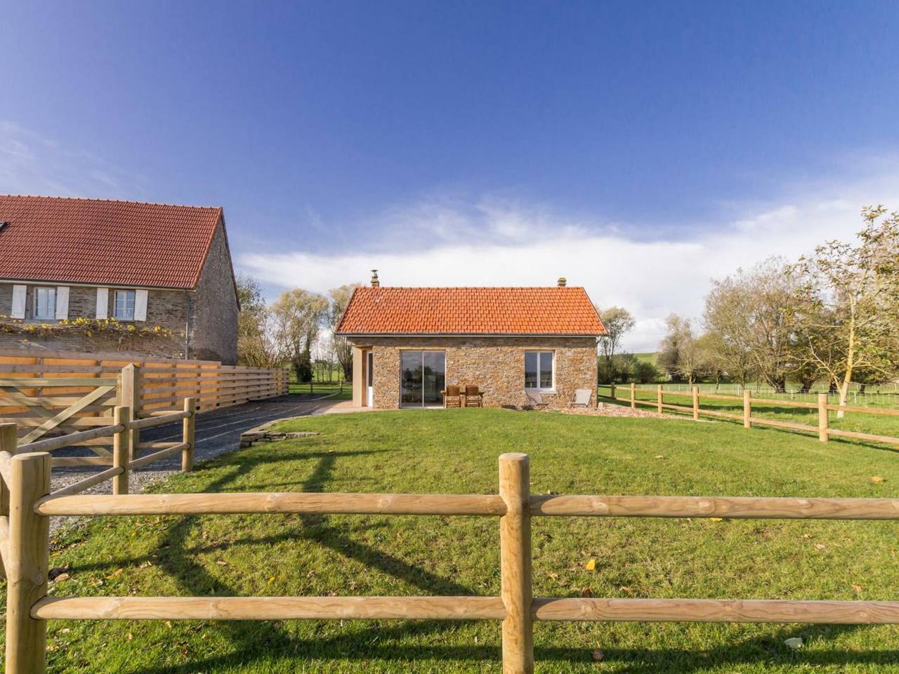 Maison au bord de la baie avec animaux admis et parking à Vains in Vains, Baie du Mont-Saint-Michel