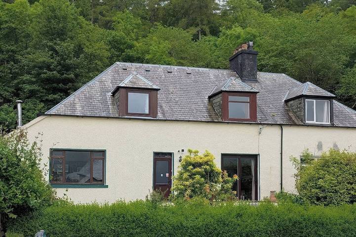 Cottage for 10 people, with garden and terrace in Glencoe