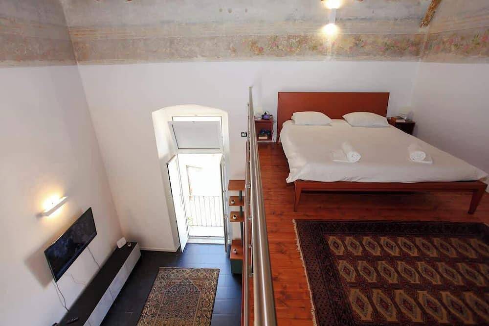 Appartamento intero, 2 bedrooms flat in Bari Old Town in Bari, Provincia di Bari