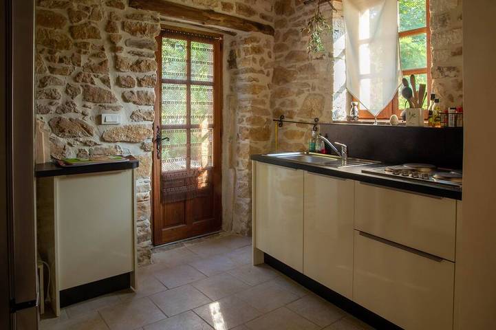 Gîte pour 6 personnes, avec piscine et jardin à Sabran - 4