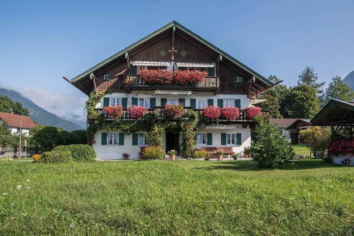 Geheel appartement, Prachtig Vakantie Appartement "Zugspitzblick" met Uitzicht op de Bergen, Wi-Fi & Balkon in Mühldörfl, Farchant