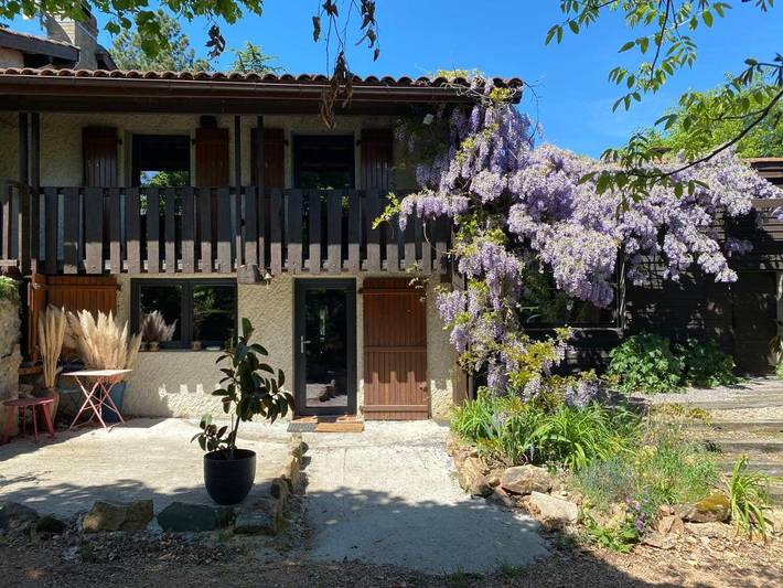 Location de vacances pour 14 personnes, avec Balcon et Terrasse ainsi que Jardin et Vue à Dancé