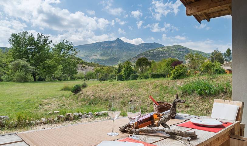 Cottage pour 5 personnes, avec terrasse ainsi que jardin et piscine