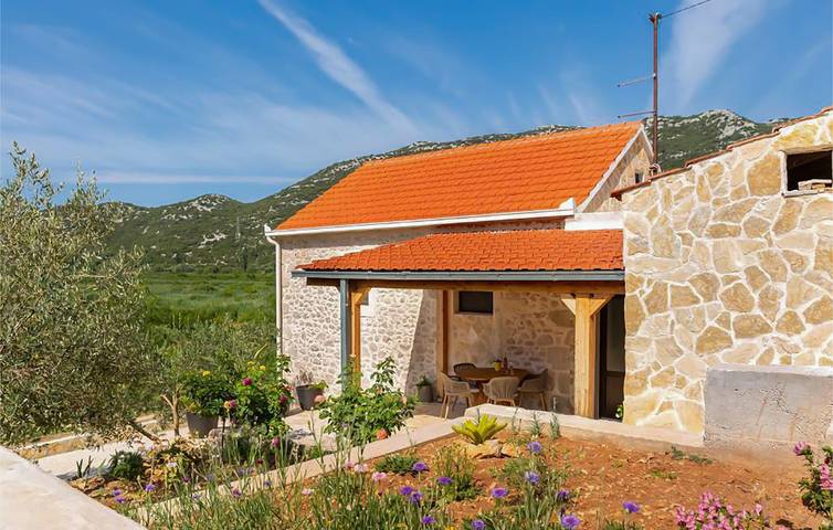 Charmante 75 m² große Wohnung mit Terrasse, WLAN, Klimaanlage und Parkplatz in Dubrovnik-Neretva