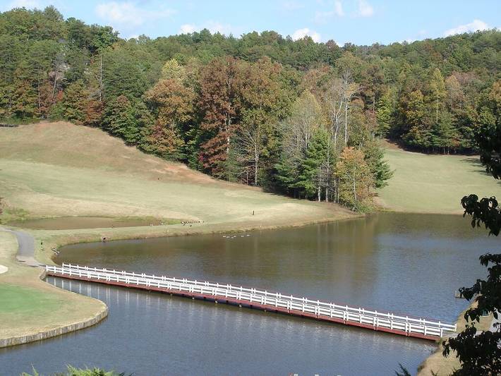 Log cabin for 6 people, with terrace and pool in Helen