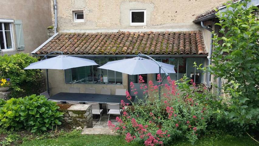 Gîte pour 10 personnes, avec jardin et terrasse, animaux acceptés à Cluny - 4