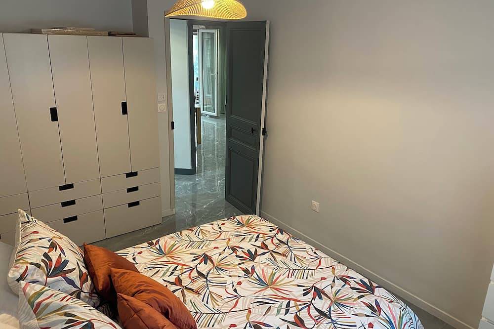 Newly renovated house private parking beach convenience bus station and port airport in Marseille, Marseille region