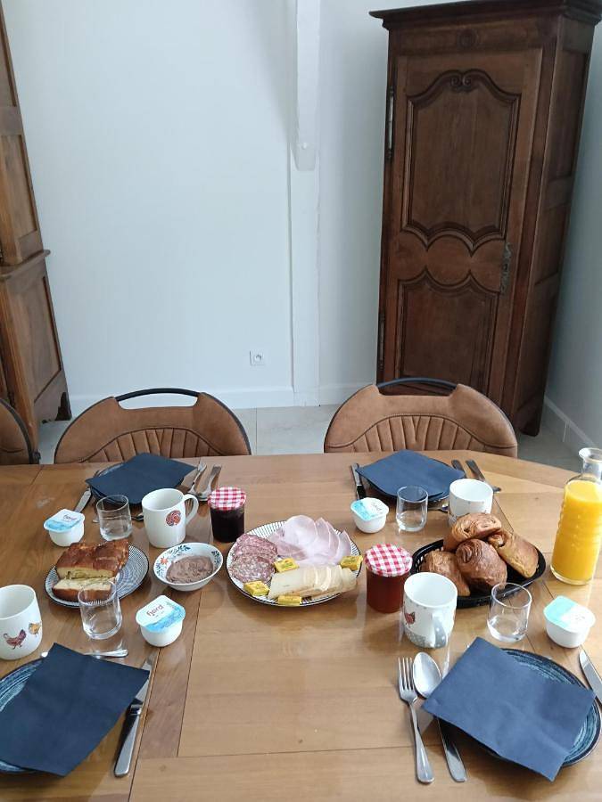 Gîte pour 4 personnes, avec piscine et jacuzzi ainsi que jardin et terrasse à Neuville-sur-Sarthe - 3