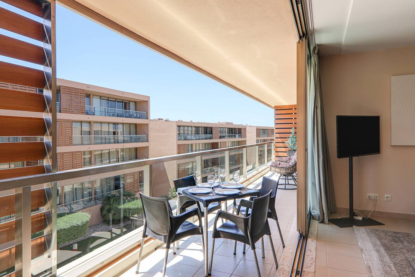 Entire apartment, Apartment Salgados 12C with Pool, Wi-Fi, A/C, Balcony & Garden in Guia, Faro District