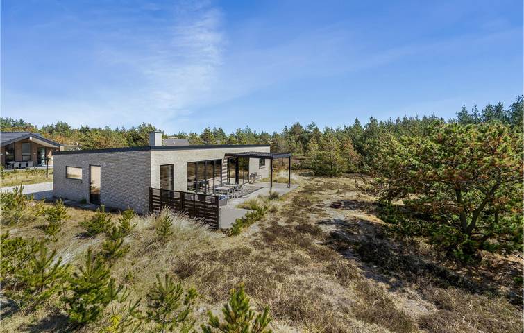 Ferieudlejning for 8 personer, med Terrasse og Jacuzzi i Klitmøller