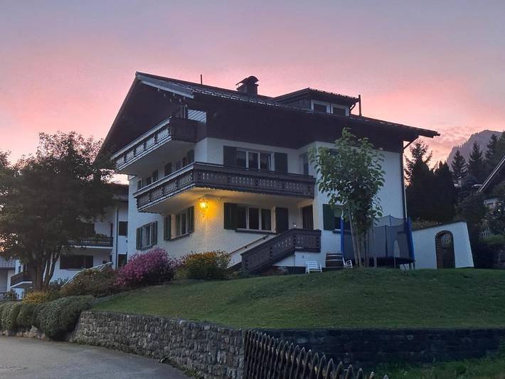 Ferienwohnung für 6 Personen, mit Balkon und Terrasse sowie Garten und Ausblick in Wald am Arlberg