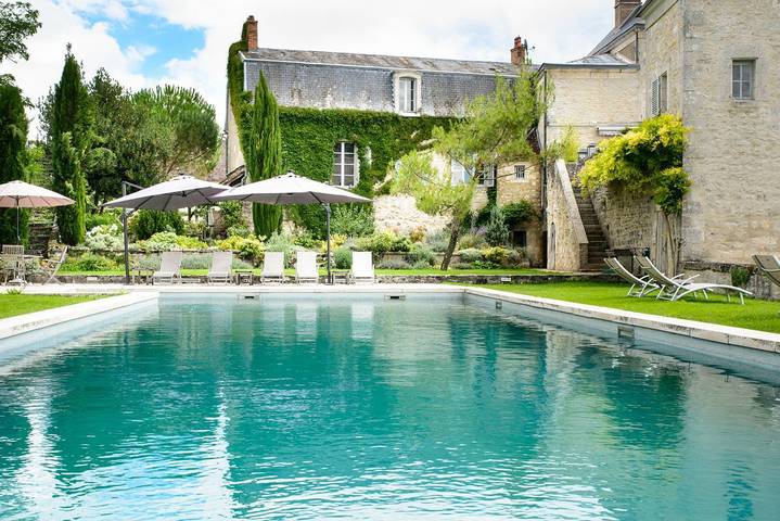 Gîte pour 33 personnes, avec Balcon et Terrasse ainsi que Jardin et Piscine à Mailly-le-Château