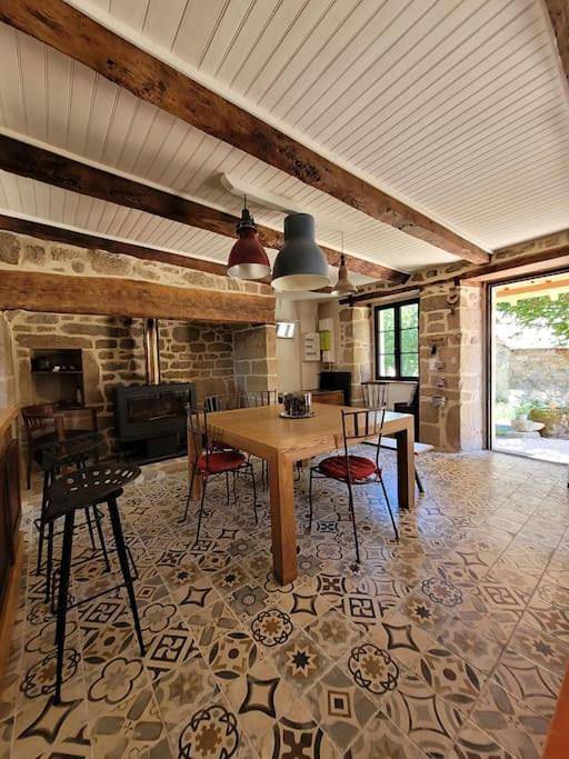 Location de vacances pour 8 personnes, avec vue sur le lac ainsi que vue et jardin, adapté aux familles à Saint-Yrieix-le-Déjalat - 4