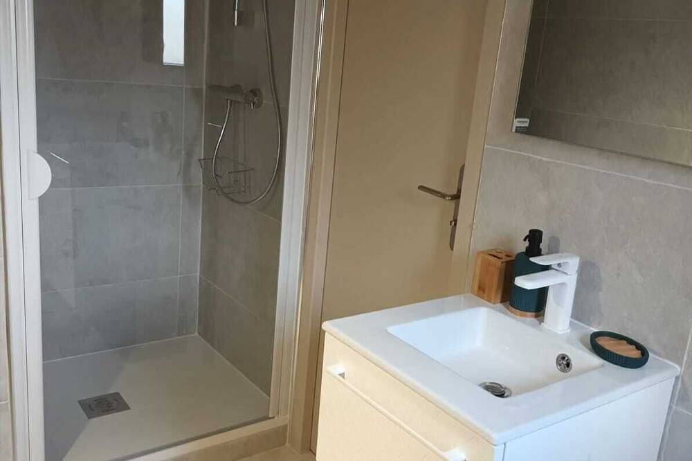 Apartamento entero, Charming studio-cabin in quiet location near Nîmes and beaches in Bouillargues, Region de Nimes