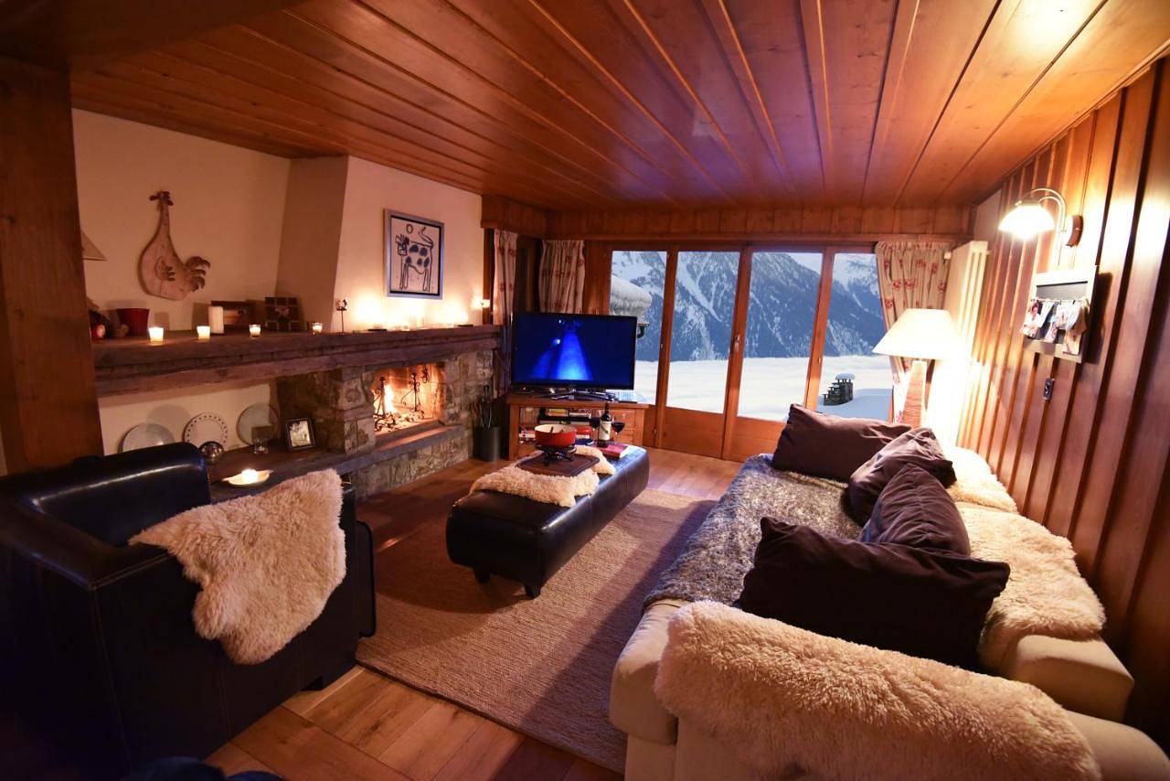 Entire apartment, Ski-in, Chalet-style appt Central Verbier - 1 Min Walk to Lift in Bagnes, Wallisian Alps