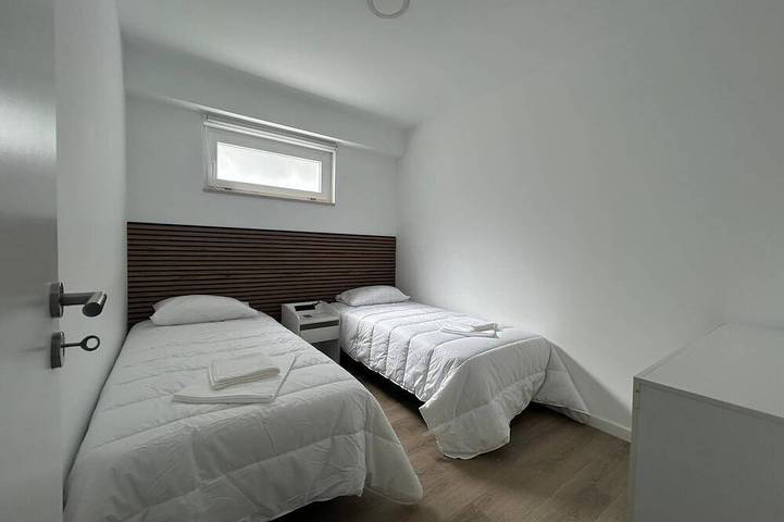 Apartamento T2 com Terraço in Santo António dos Olivais, District de Coimbra
