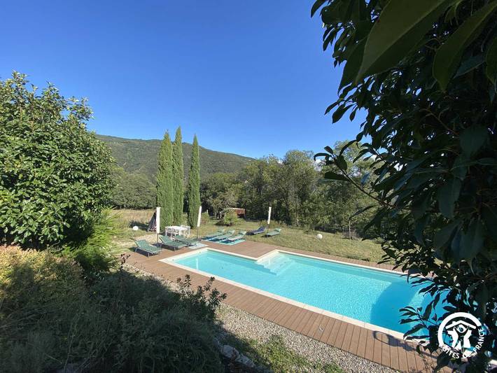 Gîte pour 4 personnes, avec terrasse et piscine, animaux acceptés