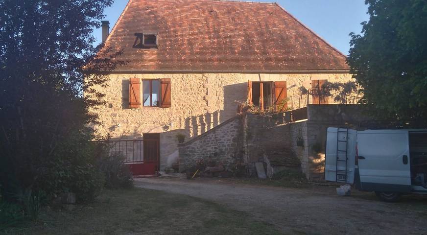 Gîte pour 9 personnes, avec terrasse ainsi que jardin et piscine à Payrac - 2