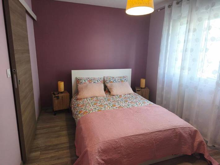 Location de vacances pour 7 personnes, avec Terrasse ainsi que Jardin et Piscine dans Villieu-Loyes-Mollon