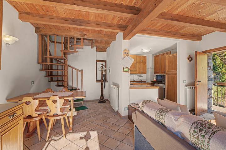Apartamento entero, Apartamento 'Casa Prucci' con vistas a las montañas, jardín privado y Wi-Fi in Pontegrande (Bannio Anzino), Bannio Anzino