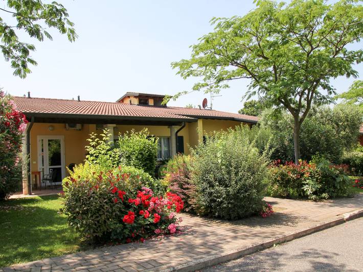 Ferienhaus für 4 Personen, mit Kinderpool und Terrasse sowie Garten am Gardasee - 2