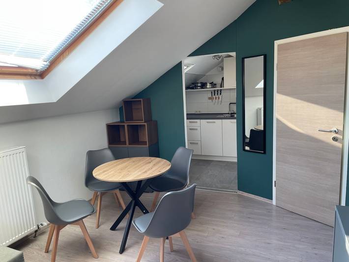 Ganze Ferienwohnung, Moderne Ferienwohnung mit Balkon und Klima in Neufraunhofen, Ostbayern