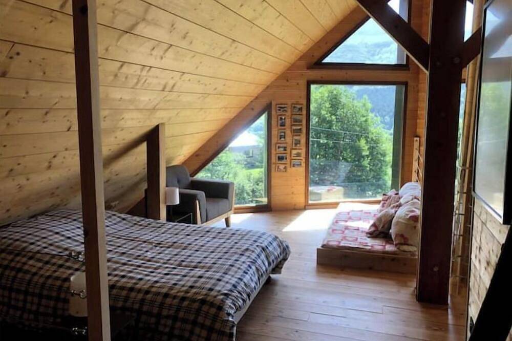 Joli Chalet face au Plomb du Cantal in Saint-Jacques-des-Blats, Région d'Aurillac