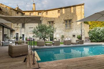 Chambre d’hôte pour 2 personnes, avec jacuzzi et jardin ainsi que sauna et piscine, animaux acceptés à L'Isle-sur-la-Sorgue
