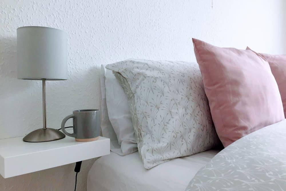 Spacious 4 bed home from home near Warwick Uni, Coventry, Nec in Coventry, Birmingham Area