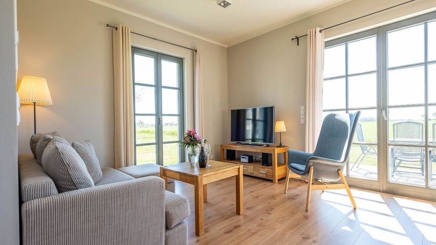 Ferienhaus für 5 Personen, mit Terrasse und Pool sowie Sauna und Garten auf Rügen - 2