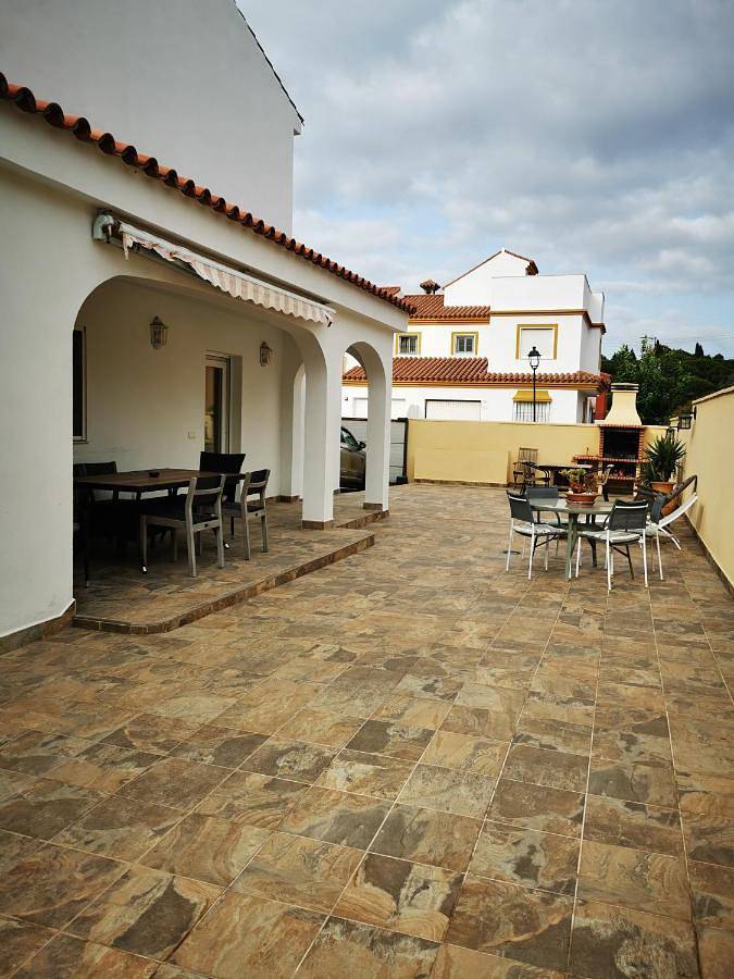 Casa de vacaciones para 10 personas, con vistas además de piscina y balcón - 1