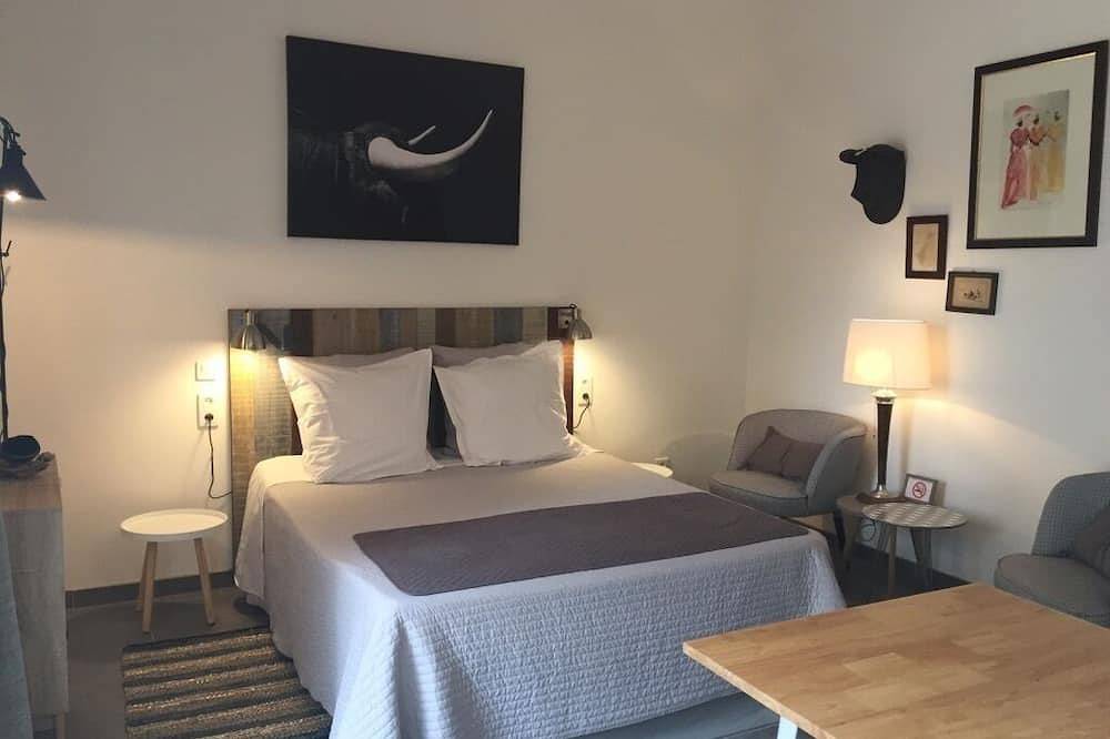 Appartement entier, Gite Alpilles dans Mas provençal avec piscine in Velleron, Vaucluse