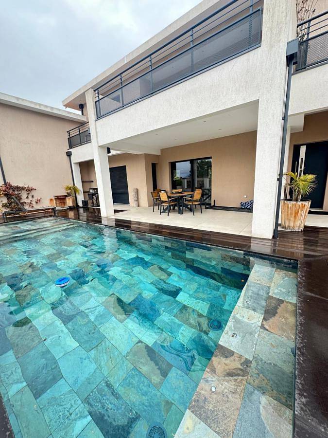 Maison d’hôte pour 2 personnes, avec piscine et terrasse à Fréjus