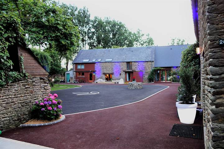 Chambre d’hôte pour 2 personnes, avec jardin et jacuzzi ainsi que piscine et sauna dans la Manche - 4