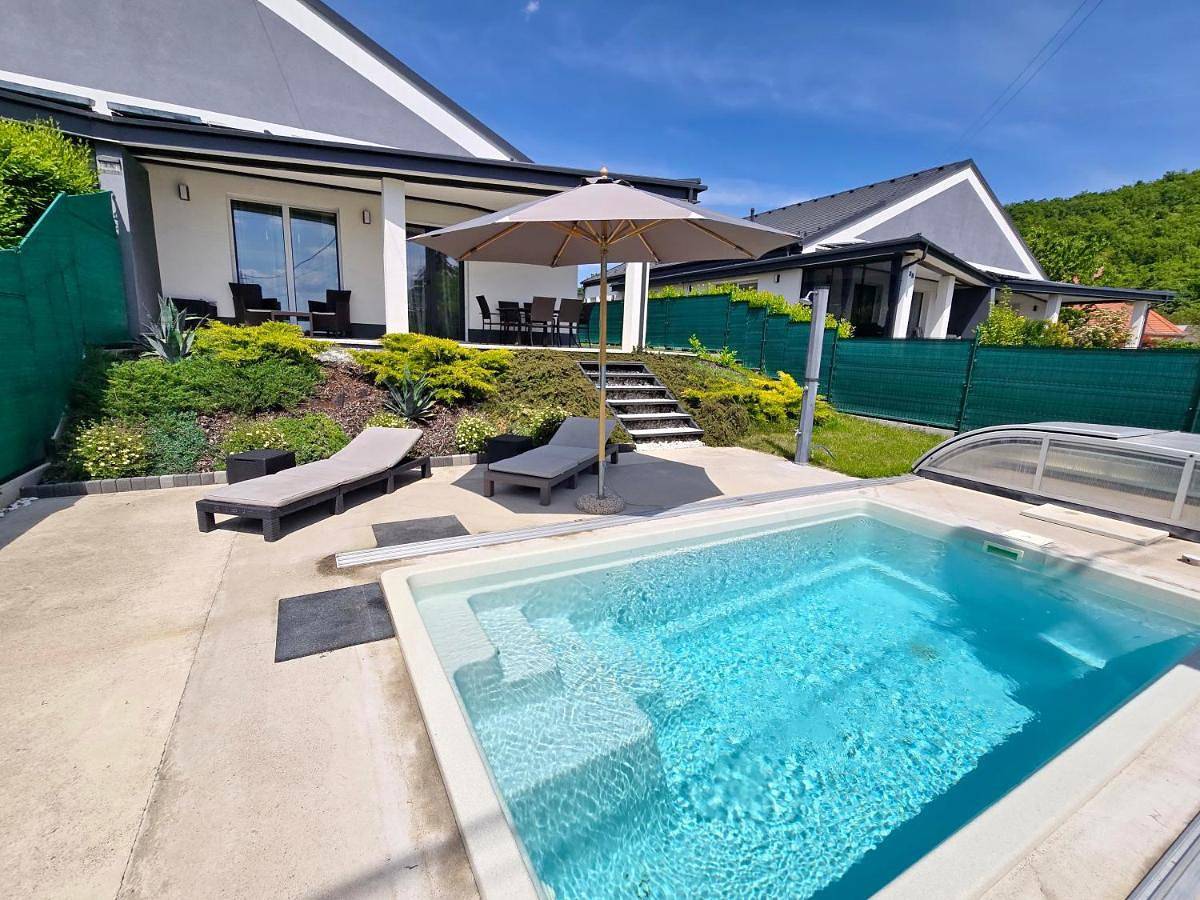 No 121 Villa Bacasba with heated and covered pool in Balatongyörök, Balaton Hochland Nationalpark