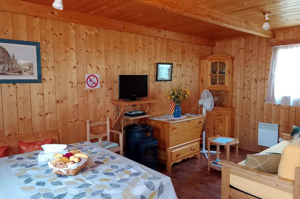 Chalet en los Pirineos orientales, equipado, cálido y rodeado de naturaleza. in Osséja, Región de Prades (Francia)