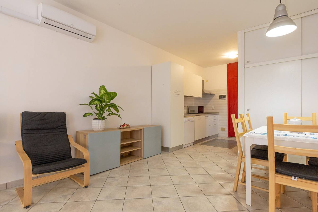 Apartamento entero, Apartamento 'Casa Anna' con piscina compartida, terraza privada y aire acondicionado in Marina di Bibbona, Bibbona