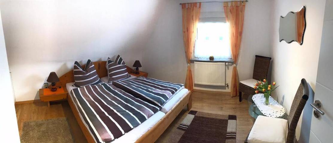 Ferienhaus für 7 Personen, mit Ausblick und Garten in Landau