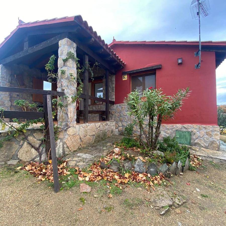 Casa Rural Roja in El Tiemblo, Provincia de Ávila