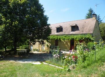Gîte pour 6 personnes, avec jardin et terrasse à Gourdon