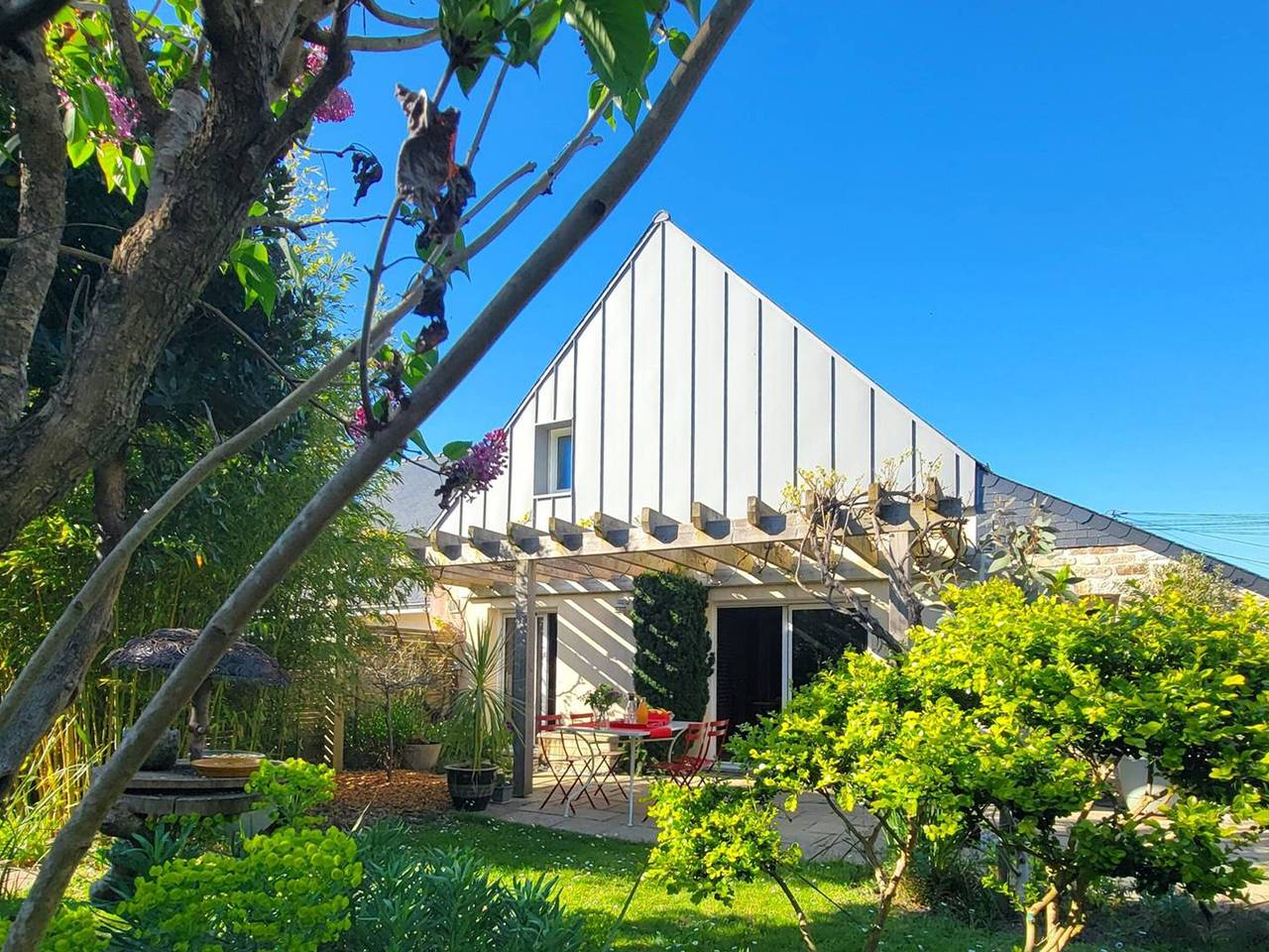 Maison Accueillante 110m² Proche Port d'Étel avec Jardin et Parking in Étel, Côte des Mégalithes