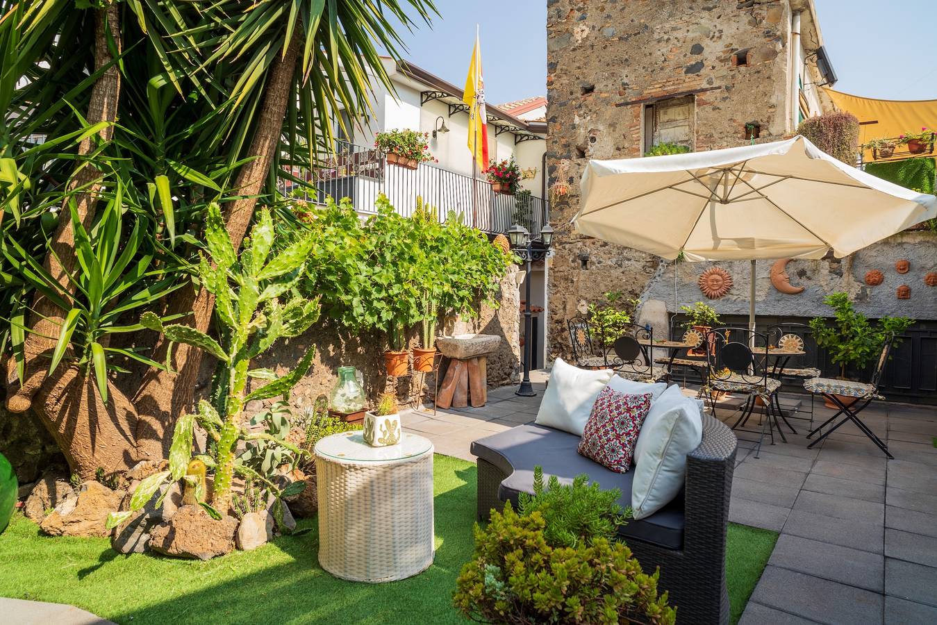 Appartement entier, Appartement 'A Ugghia- Dépendance' avec jardin & jacuzzi commun, climatisation in Fiumefreddo di Sicilia, Province de Catania