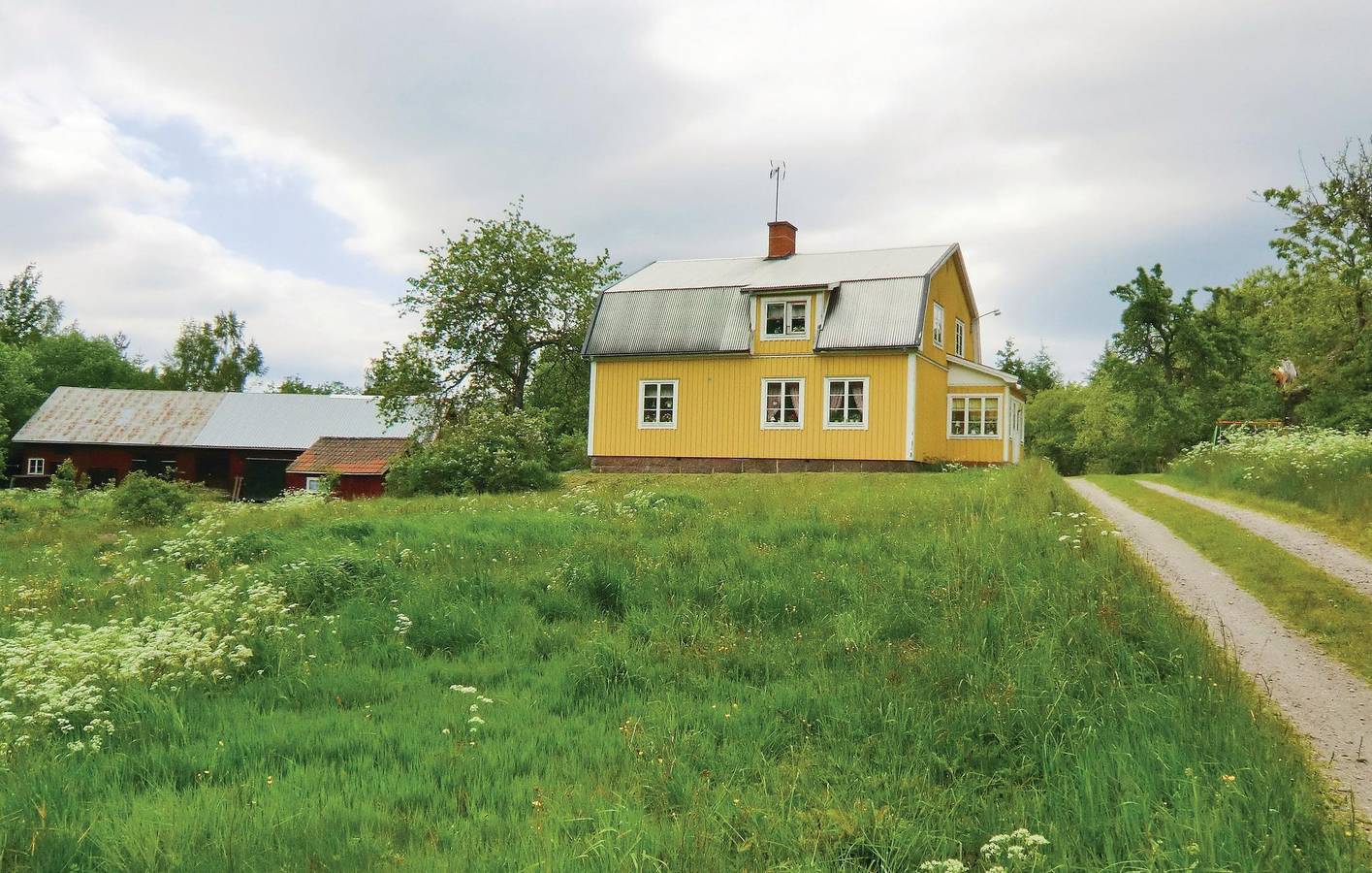Hus för 6 Personer med trädgård in Hultsfred