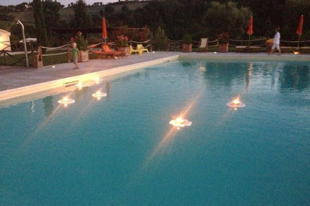 Ganze Wohnung, Margherita x 4 people located in the green only 4km from the sea and with swimming pool in San Costanzo, Valle del Metauro