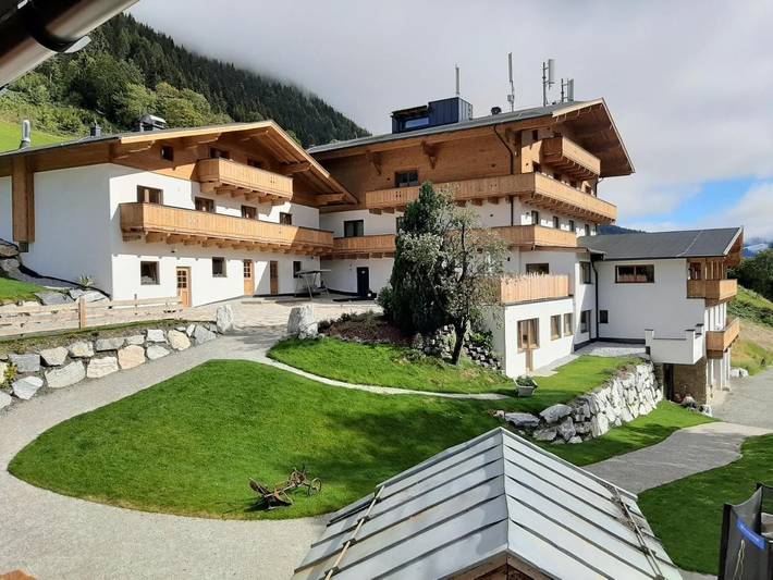 BnB für 4 Personen, mit Pool und Garten sowie Ausblick und Sauna, mit Haustier in Saalbach-Hinterglemm-Leogang