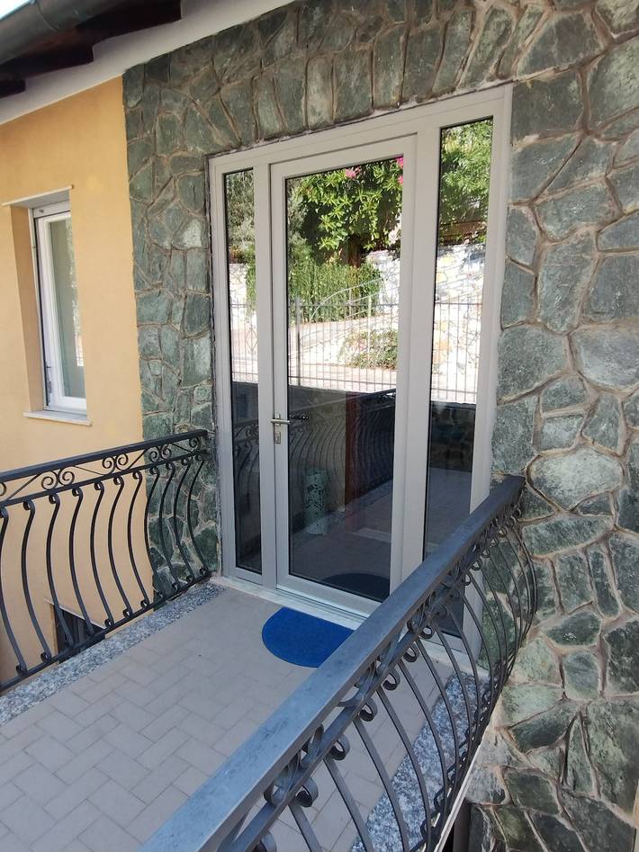 Apartamento entero, Apartamento 'Due Passi Dal Mare Tra Gli Ulivi' con vistas al mar, Wi-Fi y aire acondicionado in Varazze (City), Varazze