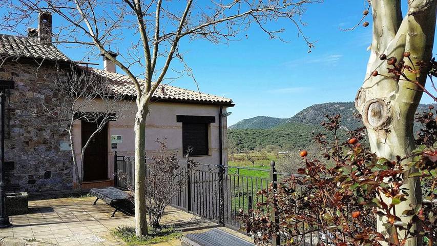 Apartamento para 6 personas, con balcón además de vistas y piscina en Navas de Estena